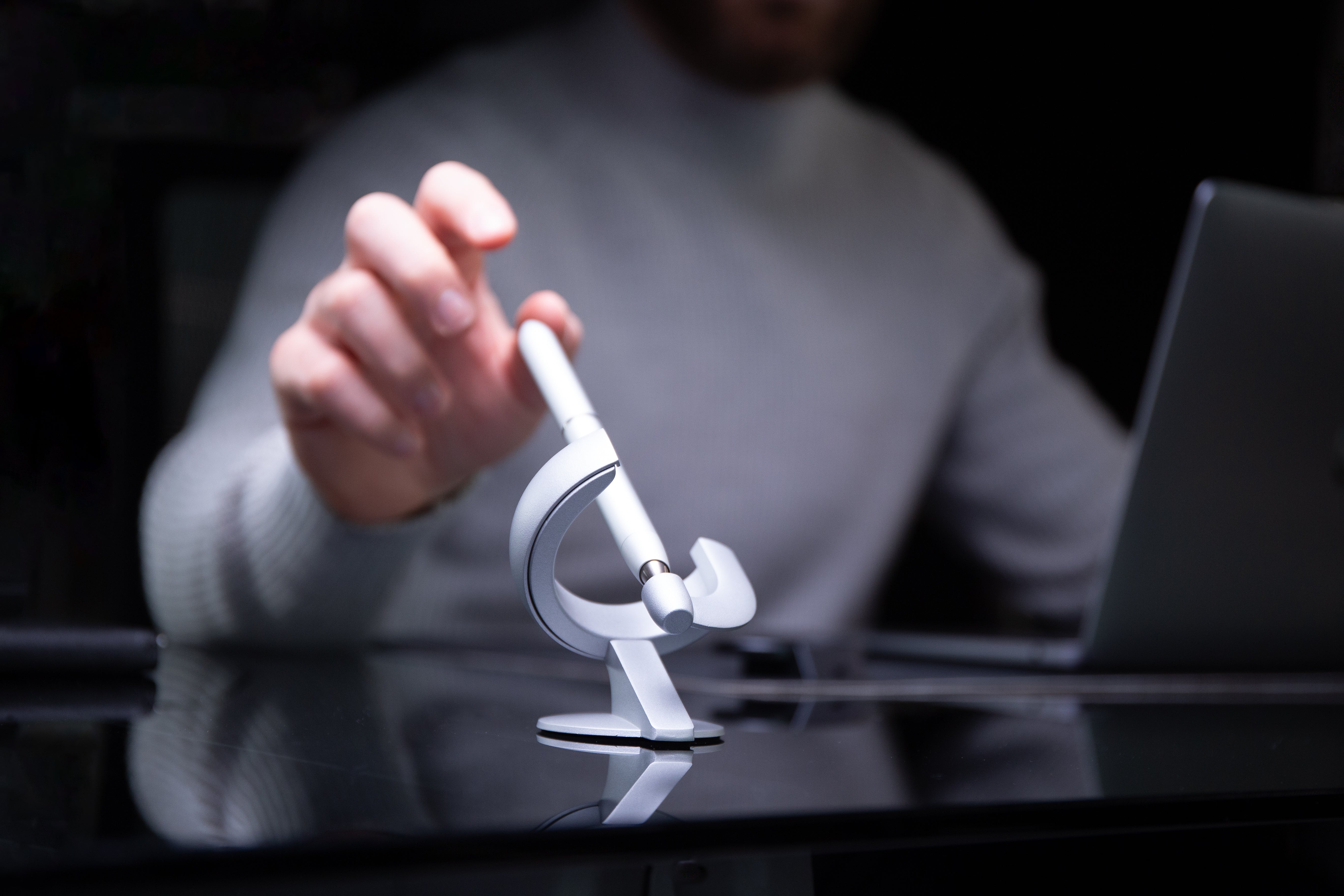 Novium Unveils the Hoverpen Future – A Levitating Luxury 2-in-1 Fountain Pen - novium