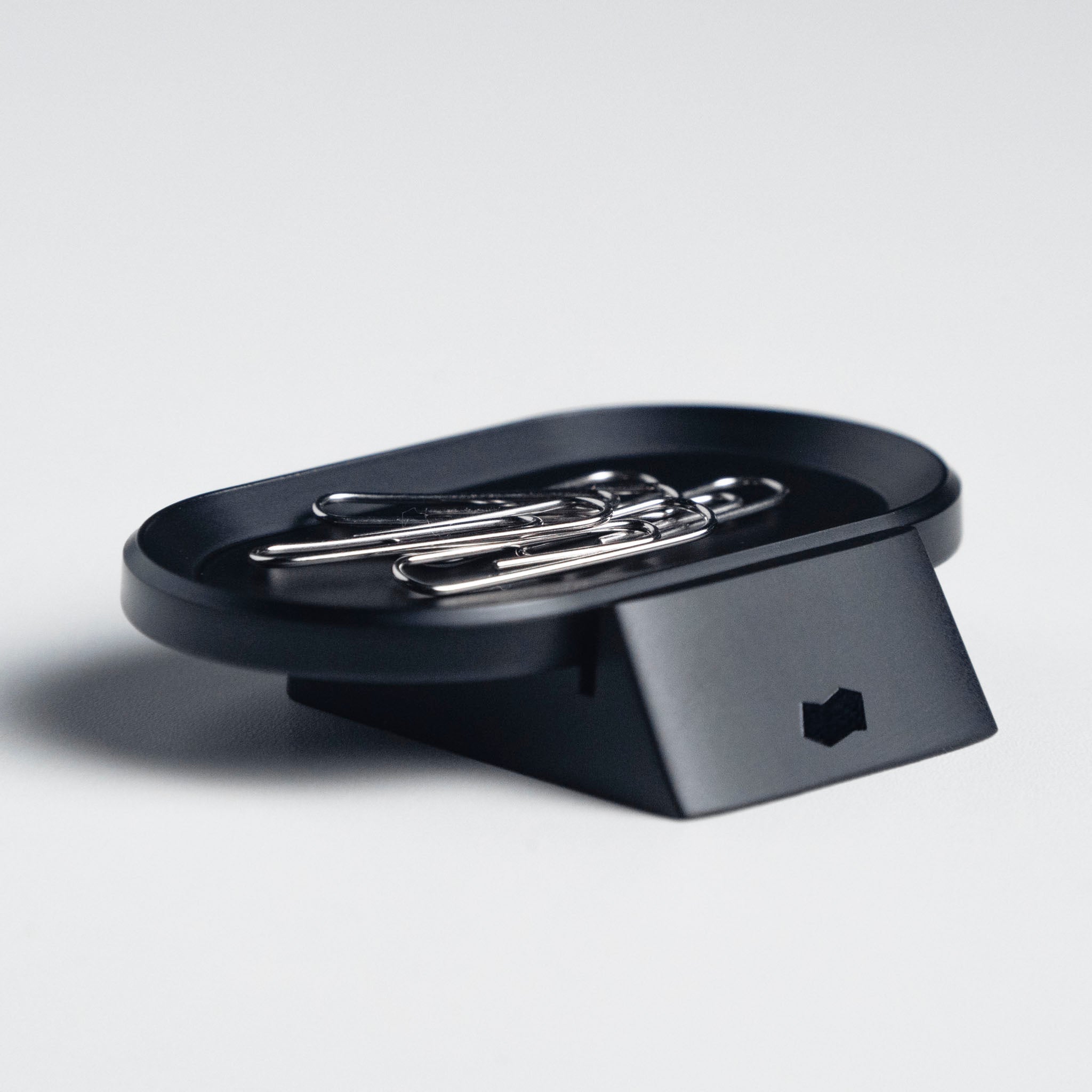 novium black card holder with some paper clips on it